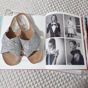 NWOT Cumbia silver glitter criss-cross strap slide, EU 41